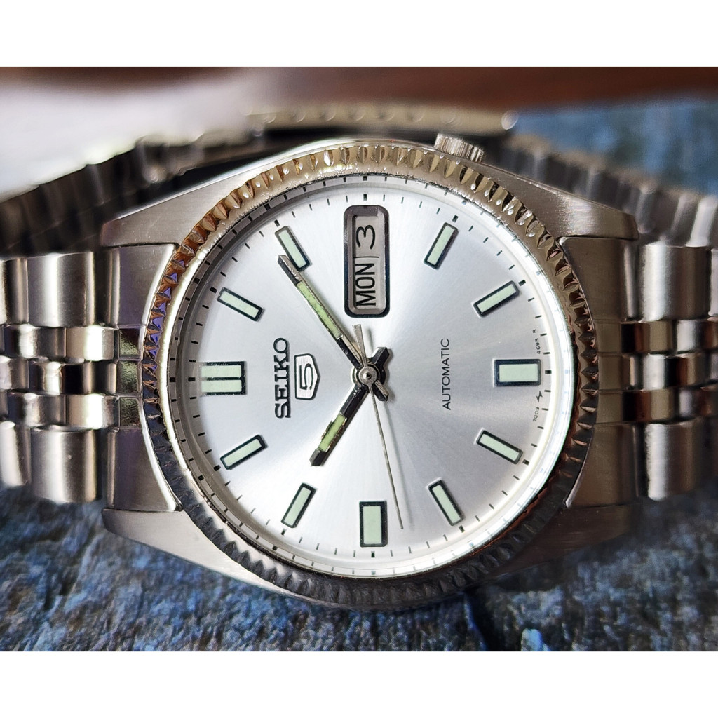 นาฬิกา Seiko Automatic 7009-3110 Datejust Style ขอบหยัก หน้าสีเงิน เรือน สแตนเลส