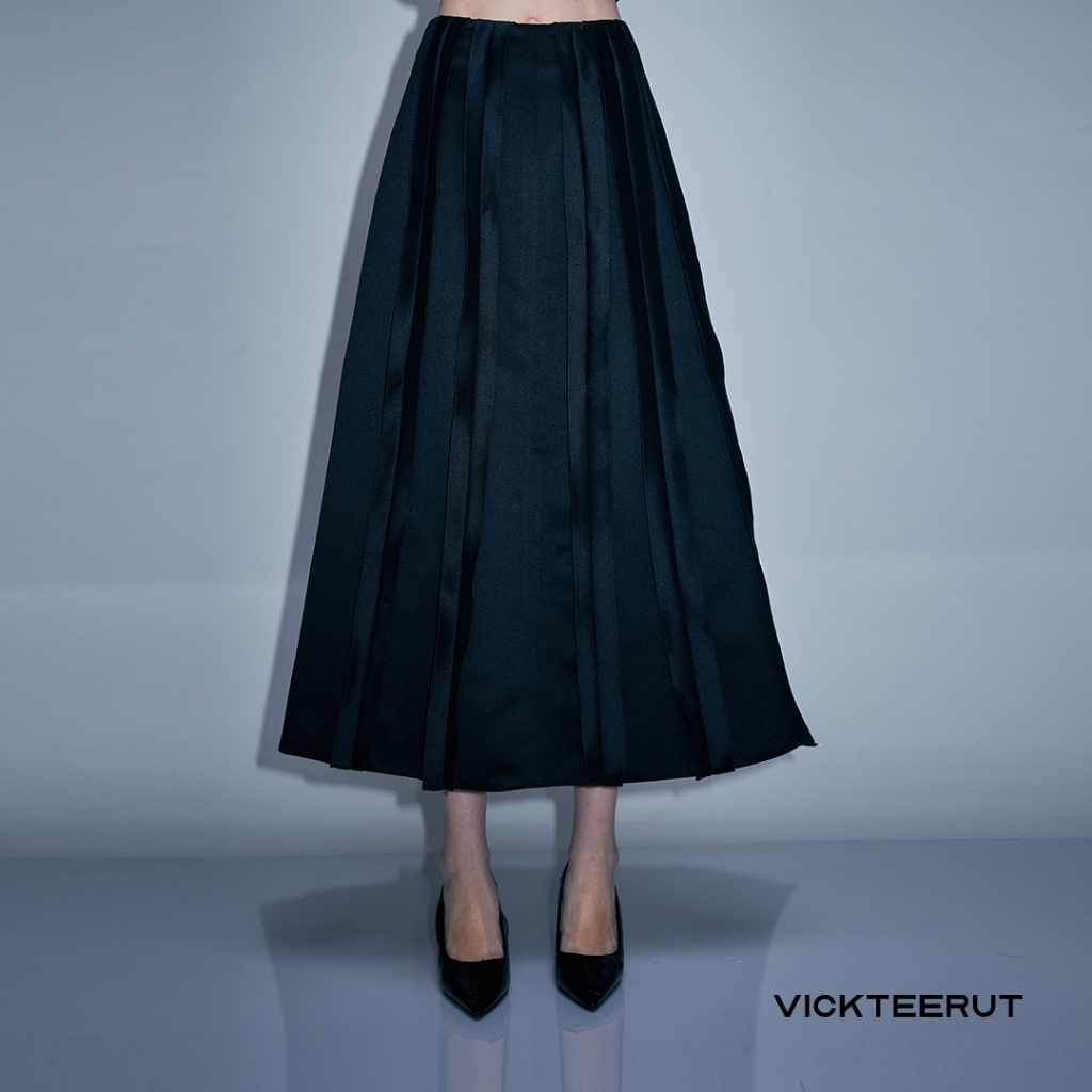 VICKTEERUT Flare Skirt with Frill Detail กระโปรงทรงบาน ตกแต่งระบาย