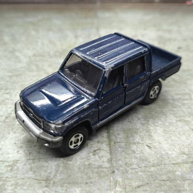 Tomica โมเดลรถเหล็กโทมิก้า TOYOTA LAND CRUISER 70 S = 1/71