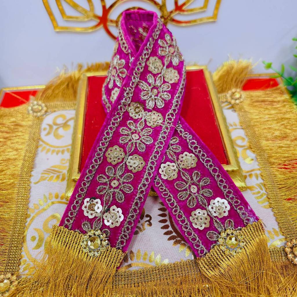 ไสบลายดอกไม้ ดิ้นทอง กว้าง 4.5 cm เลือกความยาวได้ สไบพระพุทธ ถวายพระพิฆเนศ พระแม่ลักษมี องค์เทพทั้งปวง