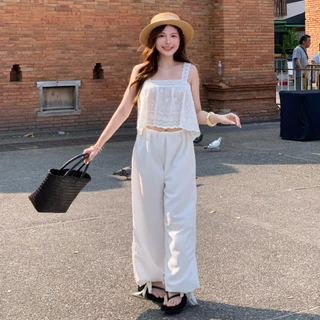 𝖩𝖨𝖲𝖮𝖮 𝖲𝖤𝖳 ชุดเซตเสื้อสายเดี่ยวผ้าฉลุลูกไม้ ผ้านุ่มใส่สบายเหมาะกับ summer มาพร้อมกับกางเกงเอวยางยืด แต่งปลายขาด้วยโบว์รูด