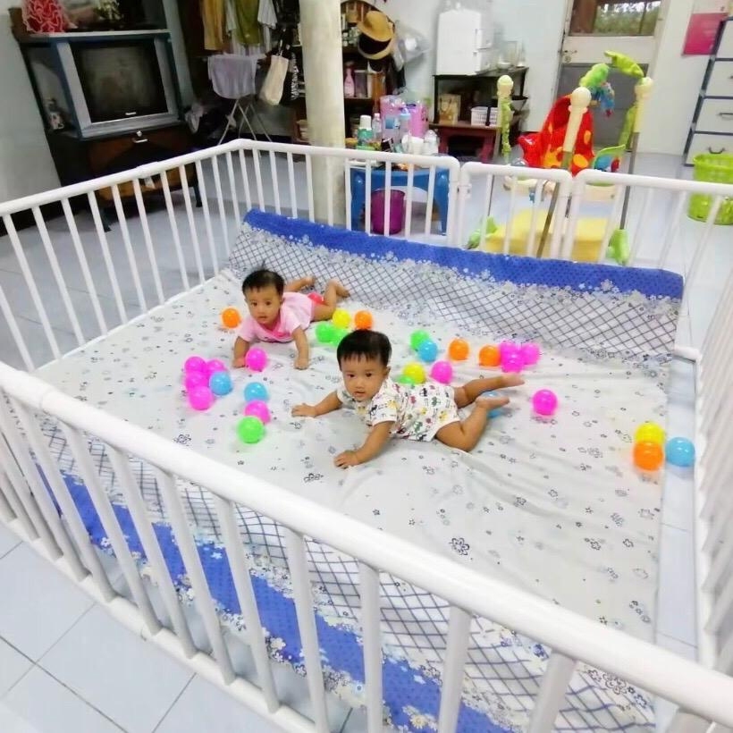 【 5 ฟุต 】ขนาดครอบที่นอน คอกกั้นเด็กขนาด 150x200cm. แถมฟรีจุกยางกันเลื่อน ✅ข้อต่อและงอสีขาวอย่างหนา