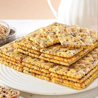 Chia Seed tricolor Quinoasoda Biscuits แครกเกอร์ควินัว 3สี เมล็ดเจีย ขนมเพื่อสุขภาพ แคลอรี่ต่ำ ไฟเบอร์สูง อร่อย กรุบกรอบ