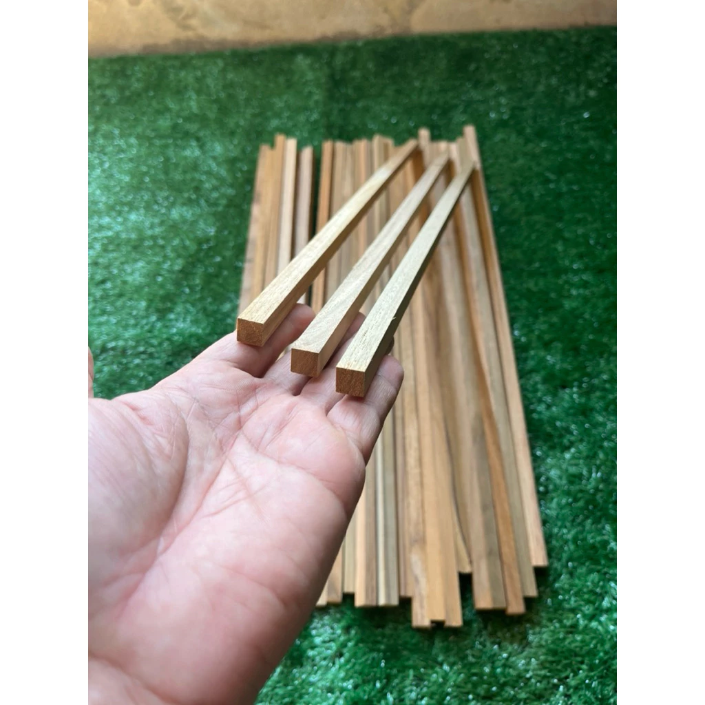 ไม้สักทองไม้ซี่ไม้ทำกรงนกงานDIYขนาด8x8มิลยาว50ซม.(1มัดมี10อัน)