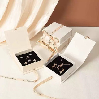 กล่องใส่เครื่องประดับมีโบว์ กล่องใส่น้ำหอม สกรีนชื่อได้ แหวน สร้อยคอ สร้อยข้อมือ ต่างหู เซอร์ไพร์