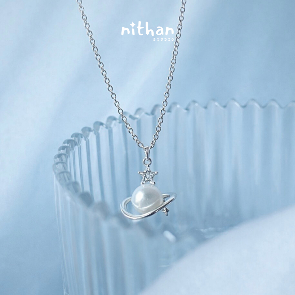Nithan สร้อยคอวงแหวนล้อมมุก ประดับคริสตัล I Orbit Pearl Necklace (size 42-47)
