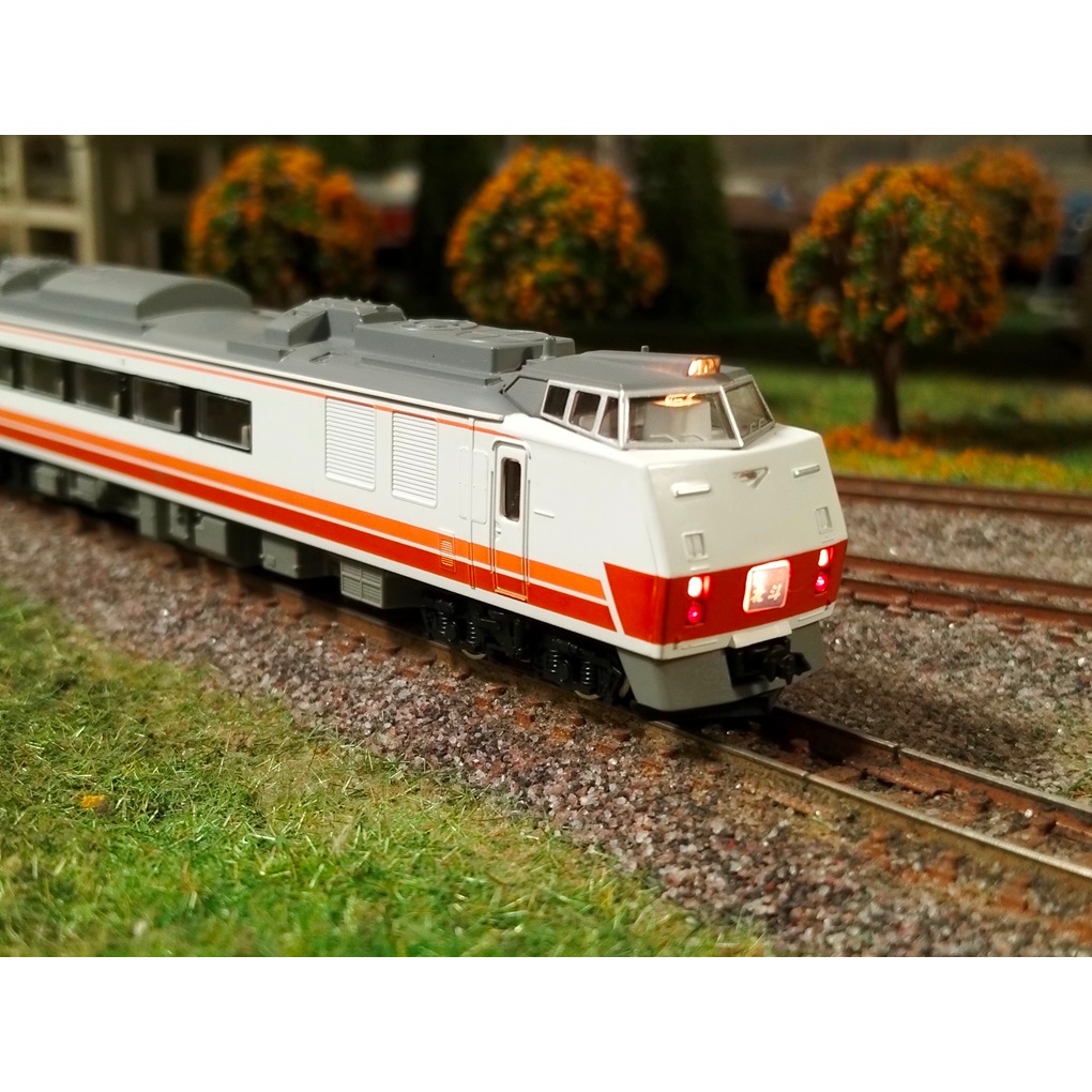 โมเดลรถไฟ kiha 183 Tomix N gauge 1 ขบวน เซ็ท 6 คัน * มือสอง * สีขาวแถบส้ม โมเดลรถไฟคิฮะ183  คิฮะ183 
