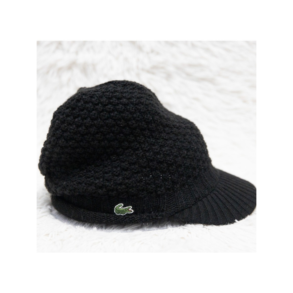 หมวกไหมพรม Lacoste ทรง Beanie มีปีก (Visor Beanie) สีดำ