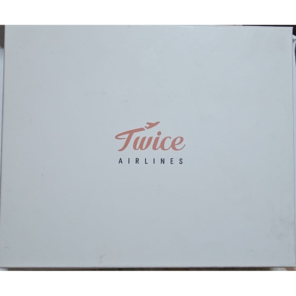 TWICE JAPAN SEASON'S GREETINGS 2019 "TWICE AIRLINES" ได้ของตามภาพ