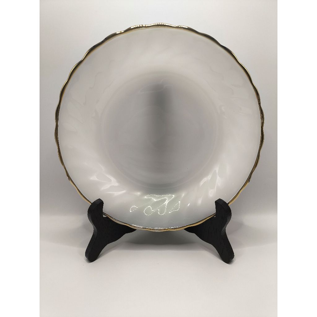 ANCHOR HOCKING Suburbia OVEN-PROOF Milk Glass Gold Rim Scalloped Edge Coupe Soup Bowl