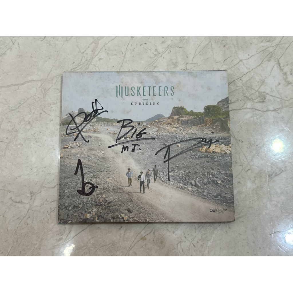 musketeers uprising CD พร้อมลายเซนต์ เก่าเก็บ