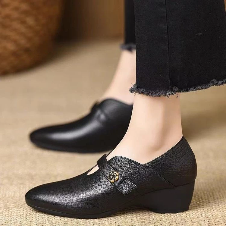 รองเท้าแตะหัวแหลมผู้หญิง สไตล์ฝรั่งเศส ส้นสูง. สวมใส่สบาย BR570
