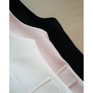 PETAL TOP (เฉพาะเสื้อ) เสื้อแขนกุดคอปกผ้าทวีตอัดกาวอยู่ทรง ดีเทลกระดุมสีดำตัดกับผ้า เพิ่มความคลาสสิกดูแพง