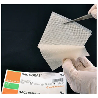 (ยกกล่อง10ชิ้น) BACTIGRAS แผ่นตาข่ายปิดแผล 10x10CM เคลือบพาราฟิน แบคติกราส