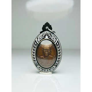 กรอบพระสำเร็จ เหรียญหลวงพ่อคูณ ปริสุทฺโธ ขนาดพระ 2.3x3.1 รวมห่วง 3.5 cm. เช่นรุ่นรับเสด็จ ฯลฯ รบกวนวัดขนาดพระก่อนซื้อ