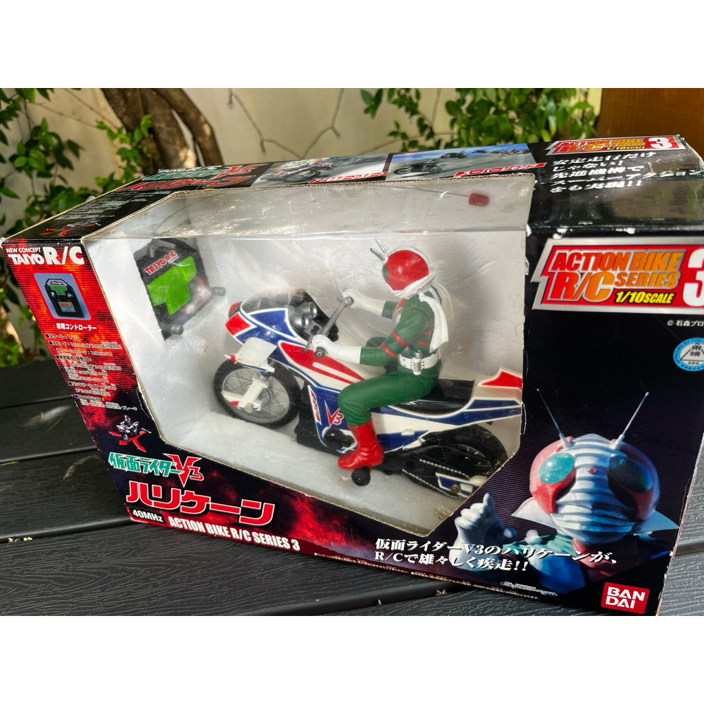 [งานเก่าปี 2002] Kamen Rider V3 Hurricane Action Bike R/C (Scale 1/10) by TAIYO x BANDAI - งานโชว์สภ