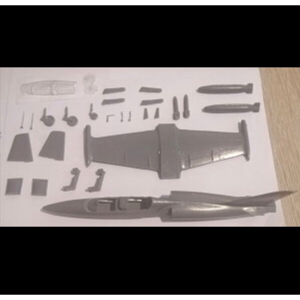 โมเดล เครื่องบินจำลอง เครื่องบินรบ ไทย แอล 39 L-39 ขนาด 1/72 ยาวประมาณ 16 ซม. ทำจากเรซิ่น ต้องนำไปปร