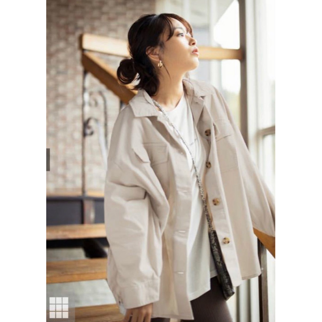 ST400 เสื้อแจ็คเก็ตเชิ้ตผ้าคอตตอน GRL สีเบจไซส์ F อกผ้า48“ยาว28”