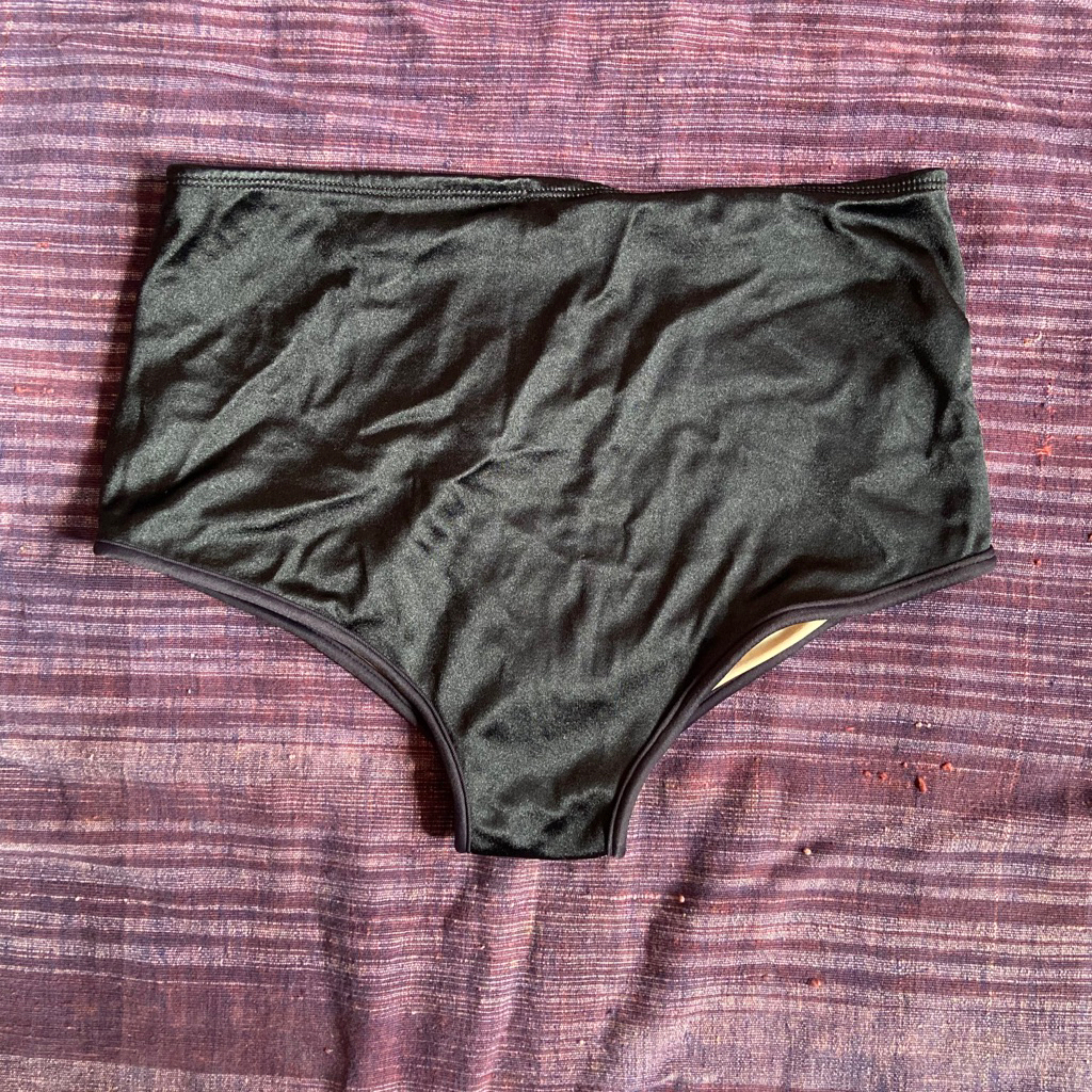 used - bottom bikini size m