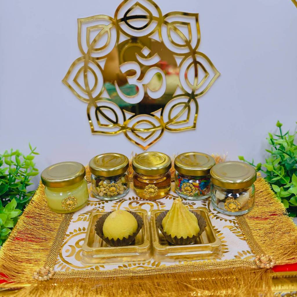 ชุดไหว้พระพิฆเนศ 5 กระปุก พร้อมขนม ลาดูโมทกะ ขนาดเล็ก 20 g