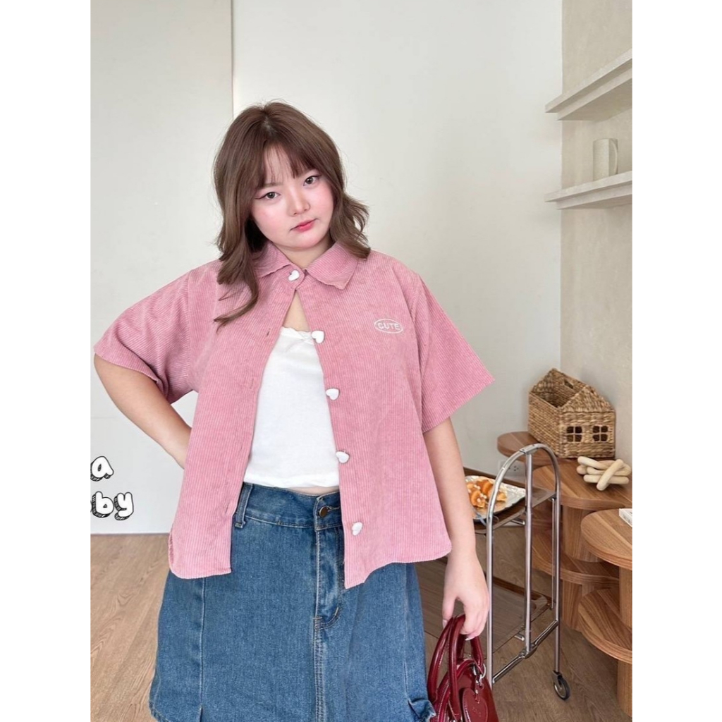 Ema -เสื้อคอปกลูกฟูก ปัก CUTE กระดุมหัวใจ อก 40-52 พร้อมส่ง