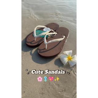 รองเท้าแตะ Hippo Bloo สีน้ำตาล สายเล็กสีขาว โทนสีหวาน รองเท้…