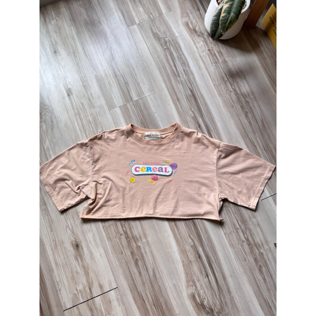 เสื้อครอป (Crop Top) แบบชายปล่อย สีเนื้อ