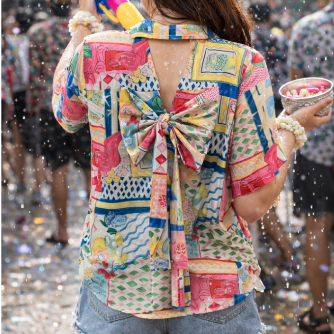 aililai1688 เสื้อเชิ้ต เสื้อฮาวาย ผูกโบว์หลัง ลายดอกไม้ สีสันสดใส ใส่ต้อนรับสงกรานต์ ฟรีไซส์32-50พร้อมส่งจากกรุงเทพฯ