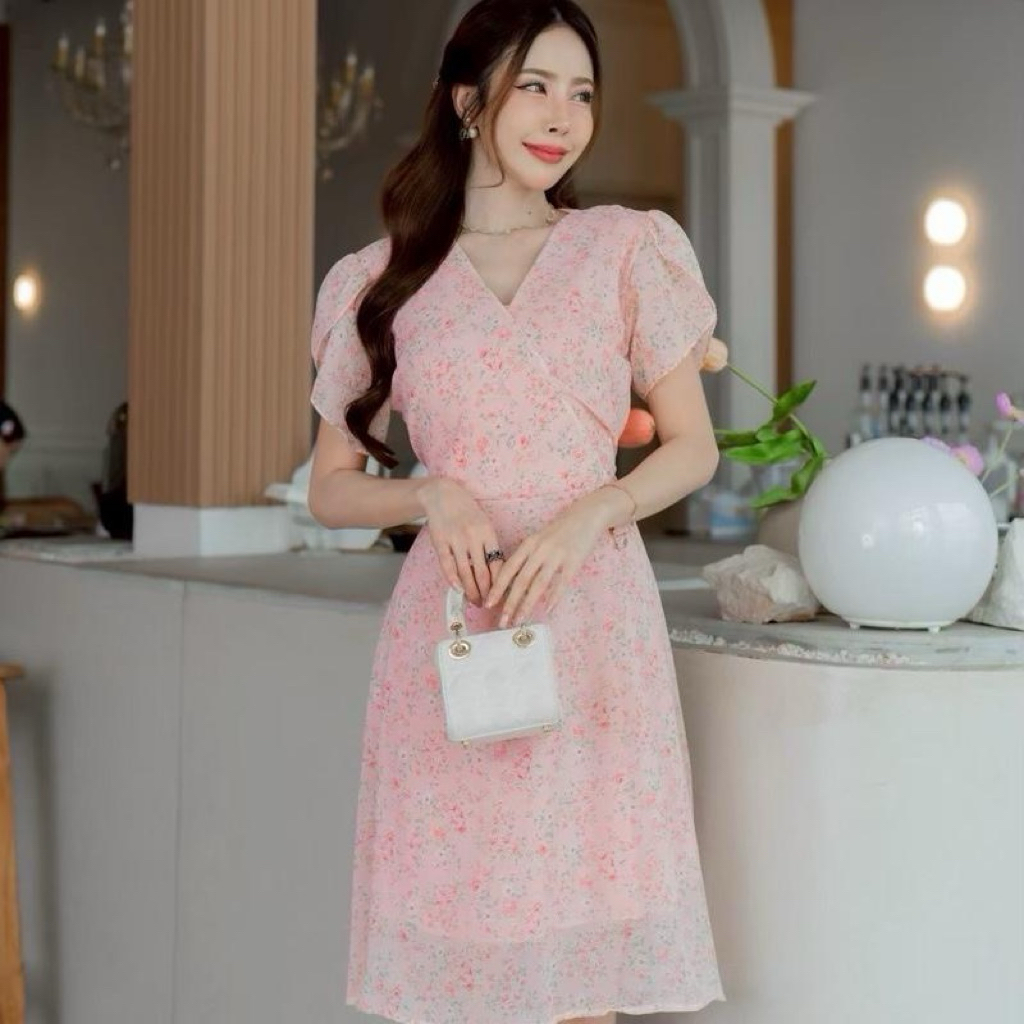 S134 เดรสสั้นชีฟอง คอวีแขนสั้นซ้อยกลีบกุหลาบ กป ทรง(บาน)ทรงปล่อยๆ มีโบว์เอวผูกเข้ารูปสวยๆเหมาะกับการใส่ออกงาน