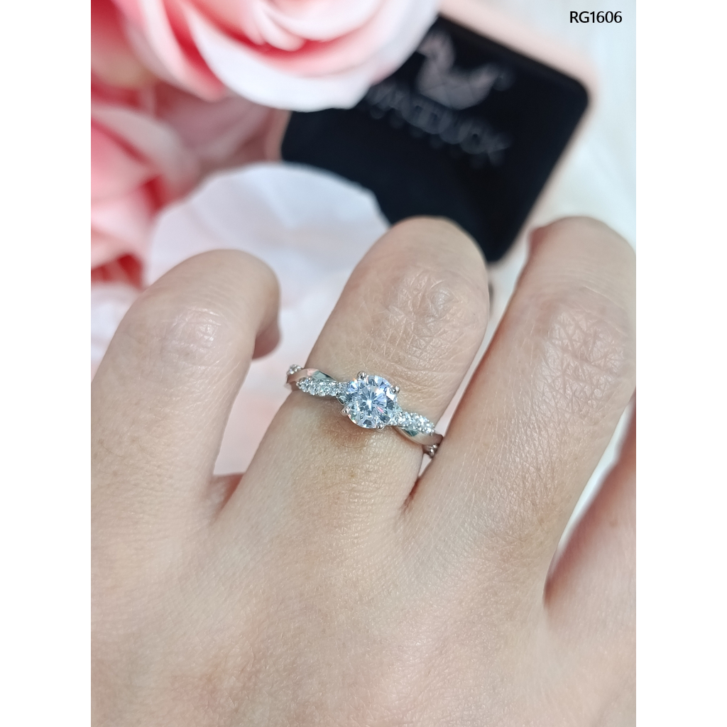 Madduckjewels RG1606 แหวนเงินแท้ 925 CZ / โมอิส (Moissanite) / เพชรแลป (Lab Grown) ชุบโรเดียม แหวนแต่งงาน รูปที่ 4