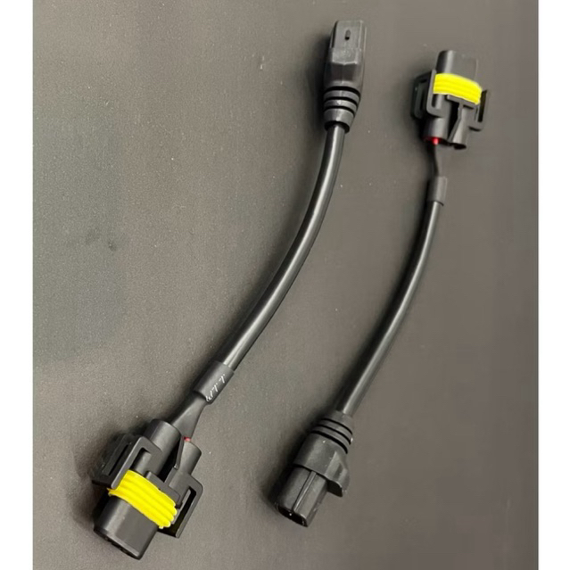 ปลั๊กแปลงไฟตัดหมอก L1B (LED)เป็น H11 จำนวน 1 คู่ ใช้แปลงปลั๊ก L1B ให้เสียบกับไฟตัดหมอก H11 ตรงรุ่น