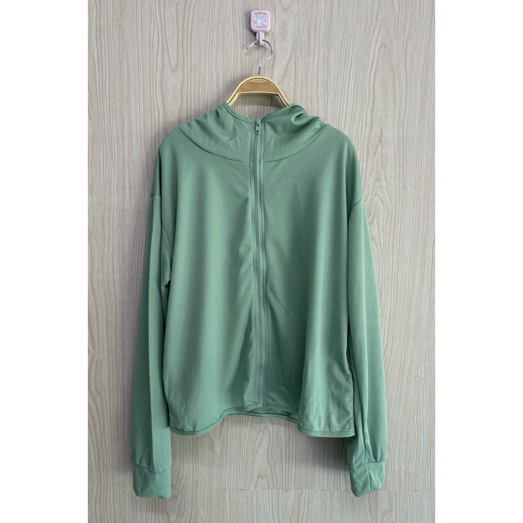 เสื้อฮู้ดกันแดด สีเขียวมิ้นท์ เนื้อผ้า Airism ใส่สบาย ระบายอากาศดี