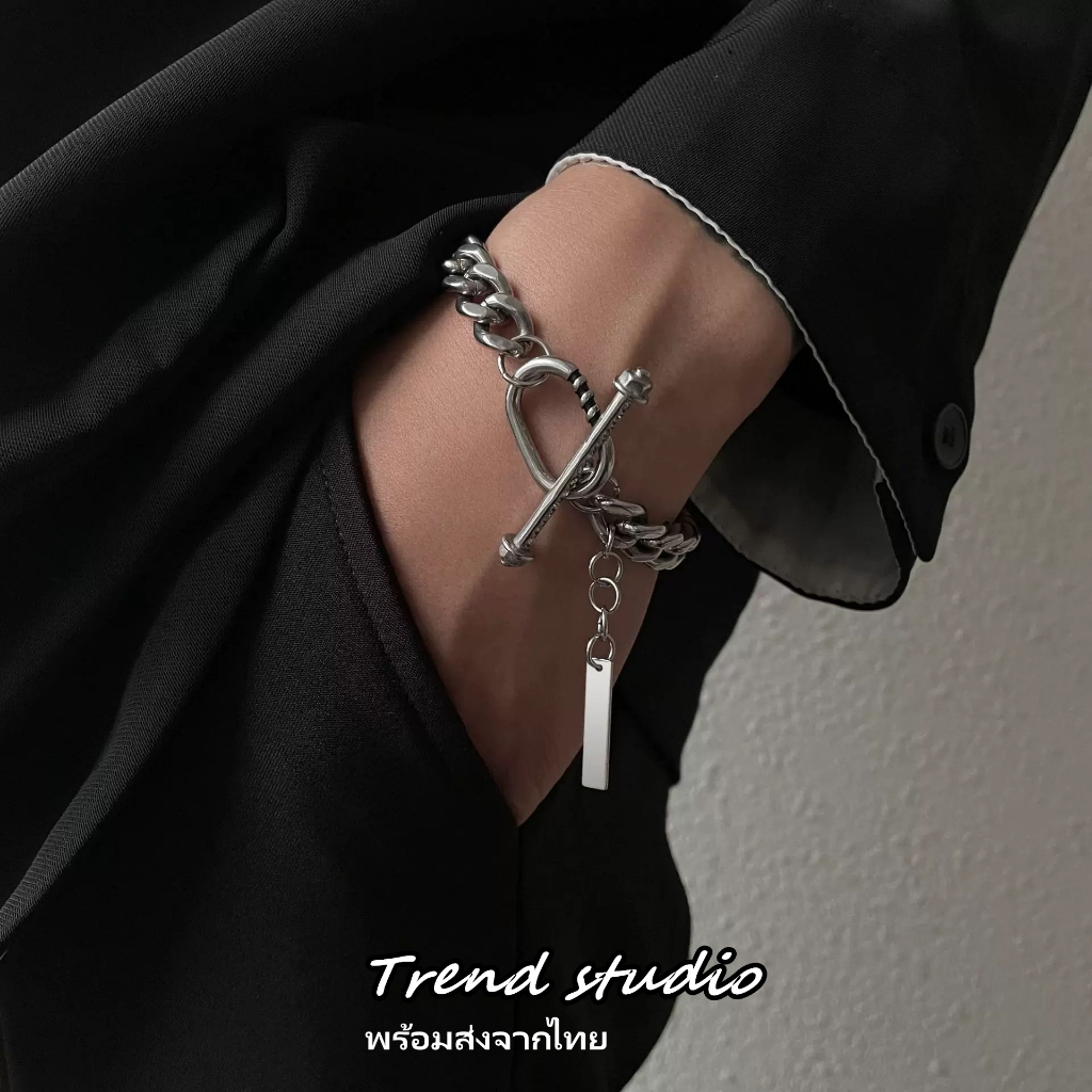 สร้อยข้อมือแฟชั่นพร้อมดีไซน์หัวเข็มขัด OT วัสดุเหล็กไทเทเนียมจะไม่ลอกหรือเปลี่ยนเป็นสีดำ คอลเลกชันสร้อยข้อมือสไตล์คิวบา