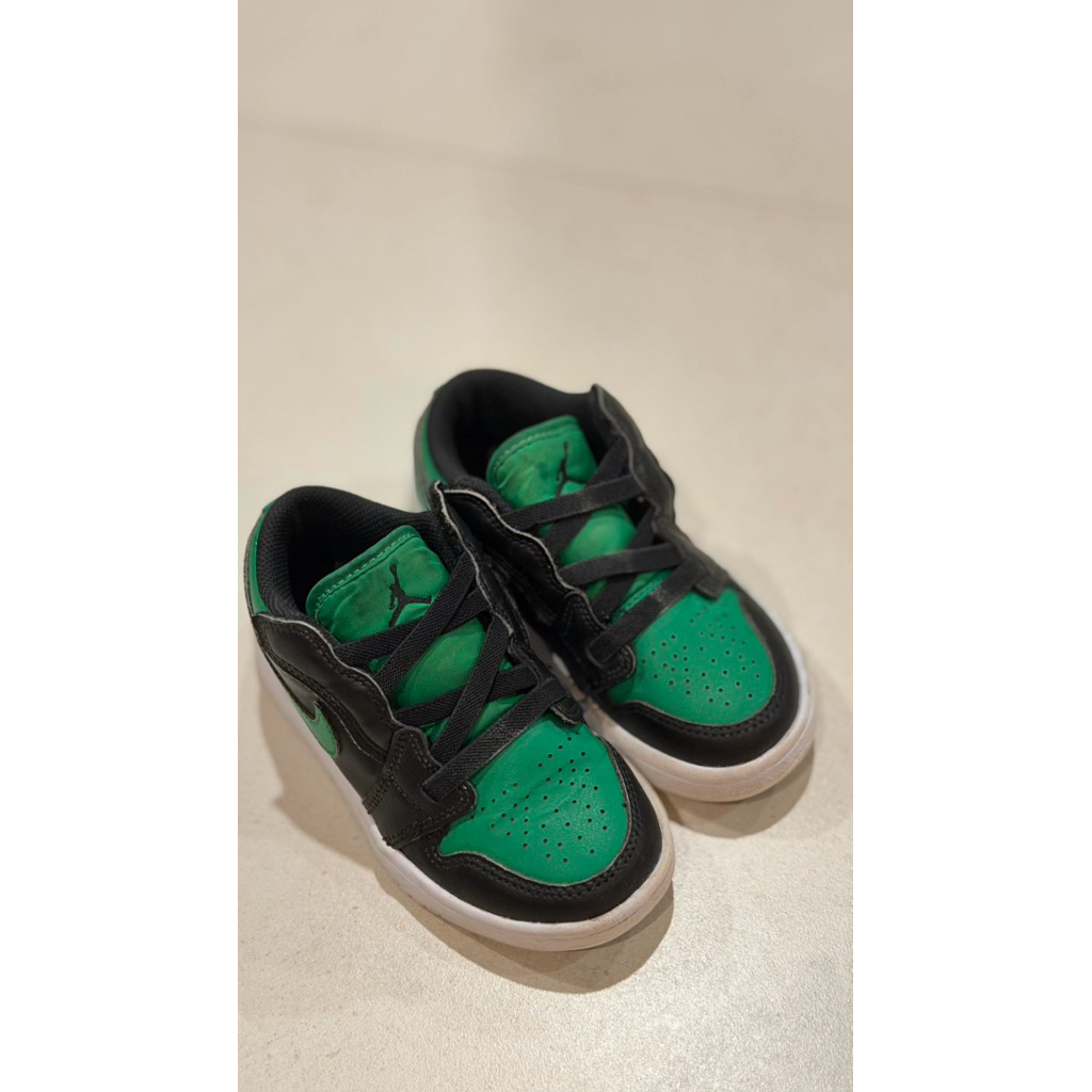 ส่งต่อ มือสอง Nike Air Jordan 1 low green-black size US11c UK10.5