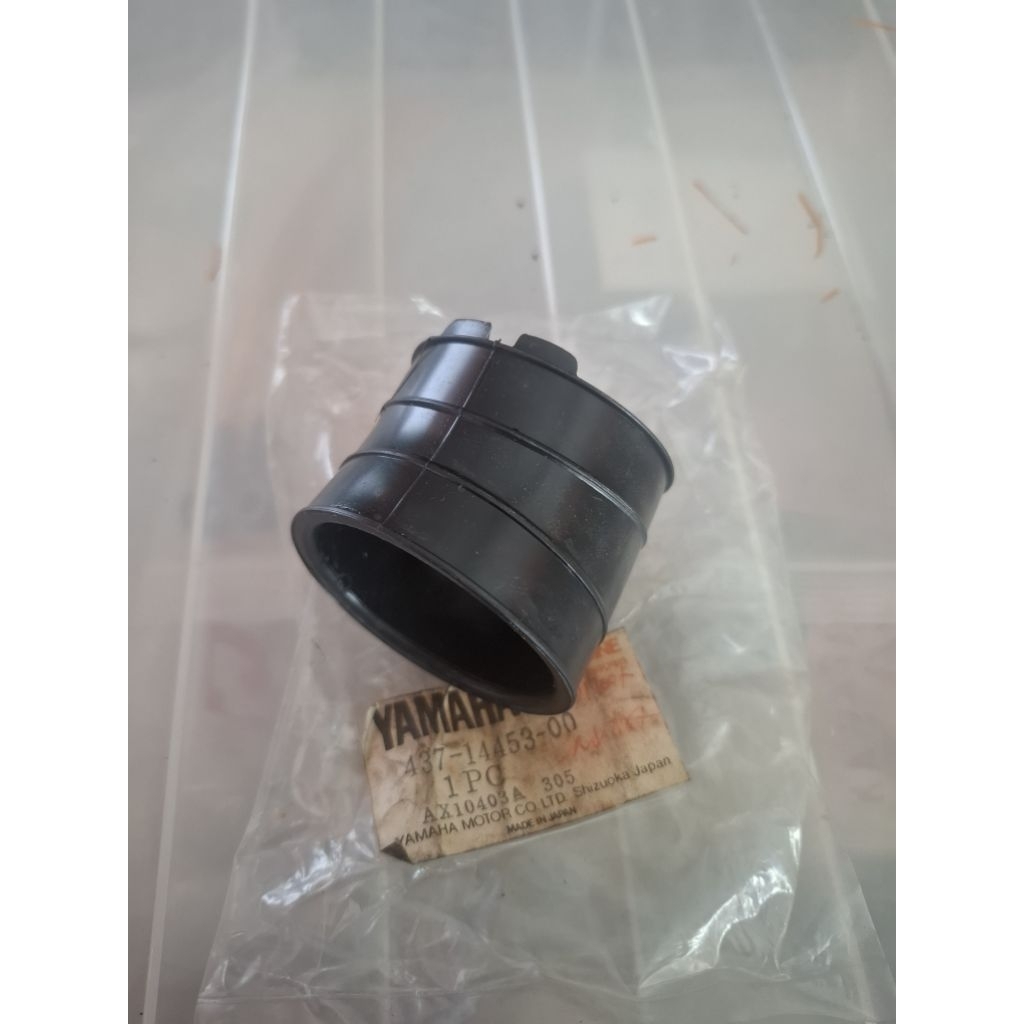 ยางต่อหม้อกรองอากาศ Yamaha DT100A-B-DT100X-DT125A-B-DT175A-B ของแท้ญี่ปุ่นใหม่เก่าเก็บสภาพสวยๆยางนิ่