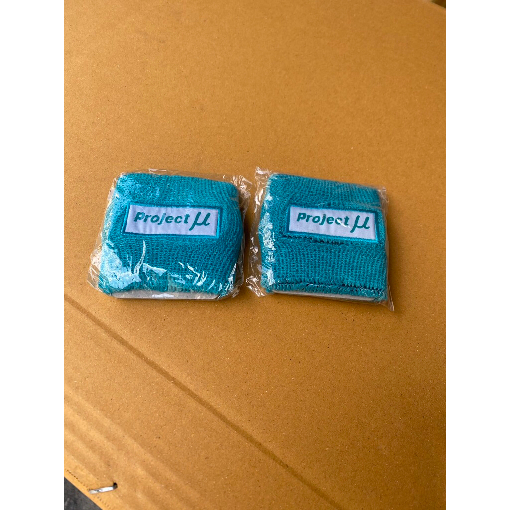 ผ้าคลุมกระปุกน้ำมันเบรค Blitz ผ้าสีเทา ซื้อ1แถม1 ( 47040461 )และลายอื่น