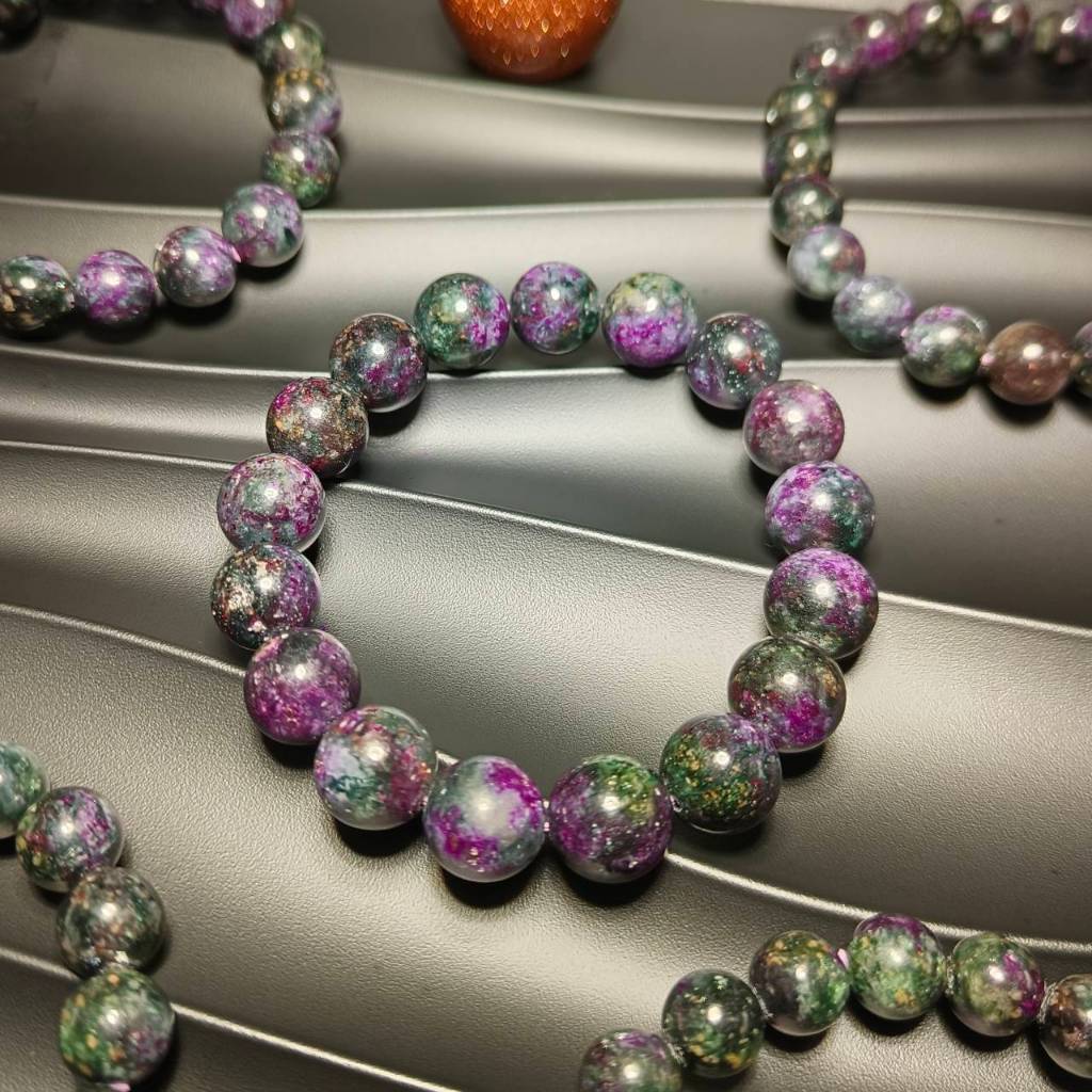 สร้อยข้อมือหิน รูบี้แซฟไฟร์(Rubysapphire) "หินที่เมื่อถูกแสงยูวีจะเปลี่ยนสีอย่างมหัศจรรย์"