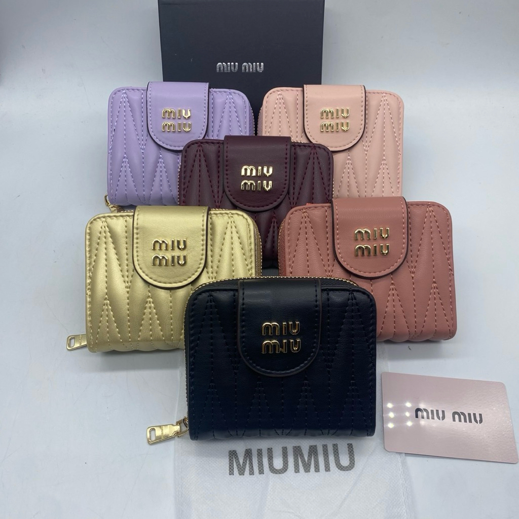 New กระเป๋าสตางค์ กระเป๋ารุ่นใหม่แบบ2in1 มีช่องใส่นามบัตรมีช่องใส่แบงค์มีช่องซิปใช้งานมีอุปกรณ์ครบพร้อมกล่อง