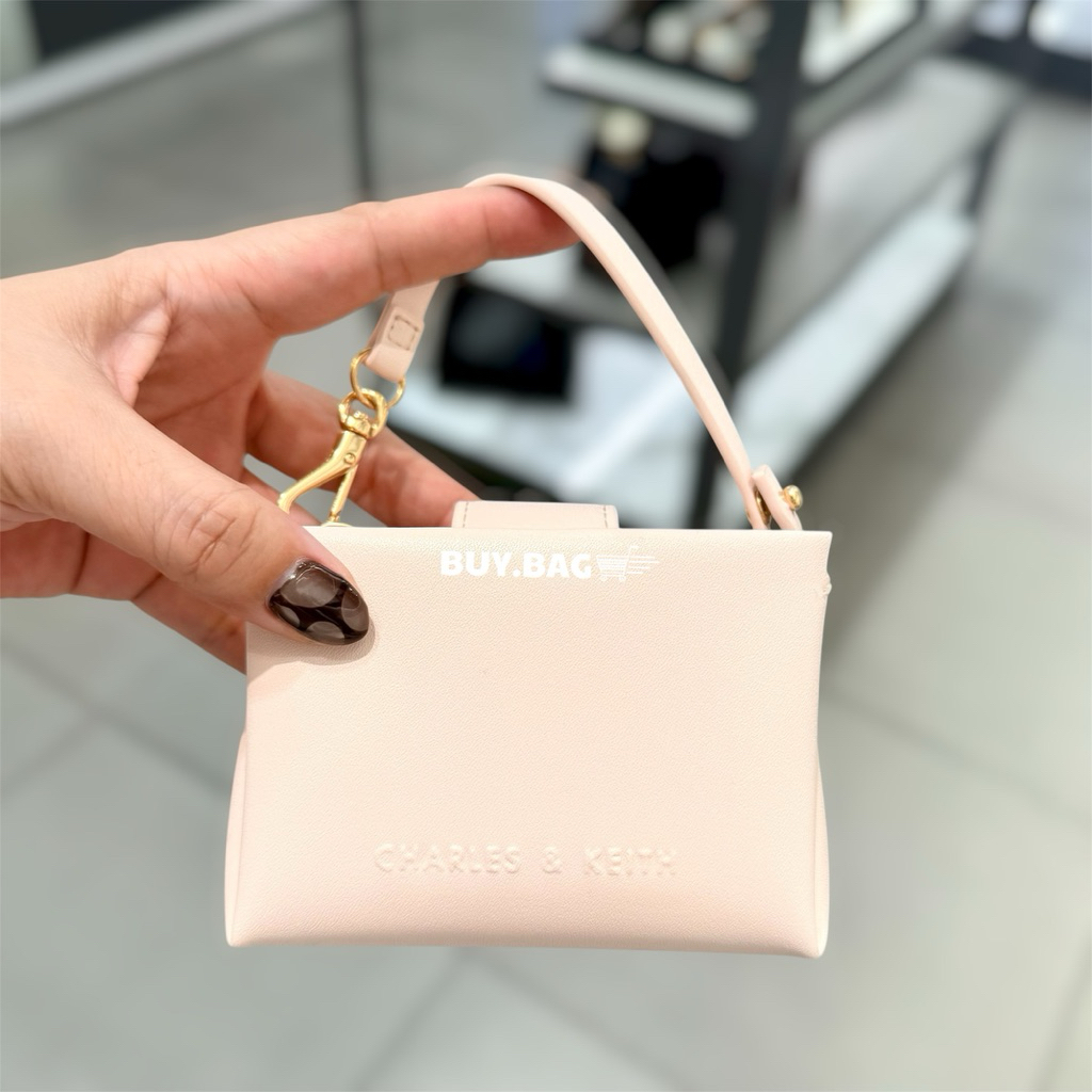 CHARLES & KEITH (ใช้โค้ดลด30% ) CK6-30770642 กระเป๋าเพาช์พร้อมหูจับรุ่น Bosie