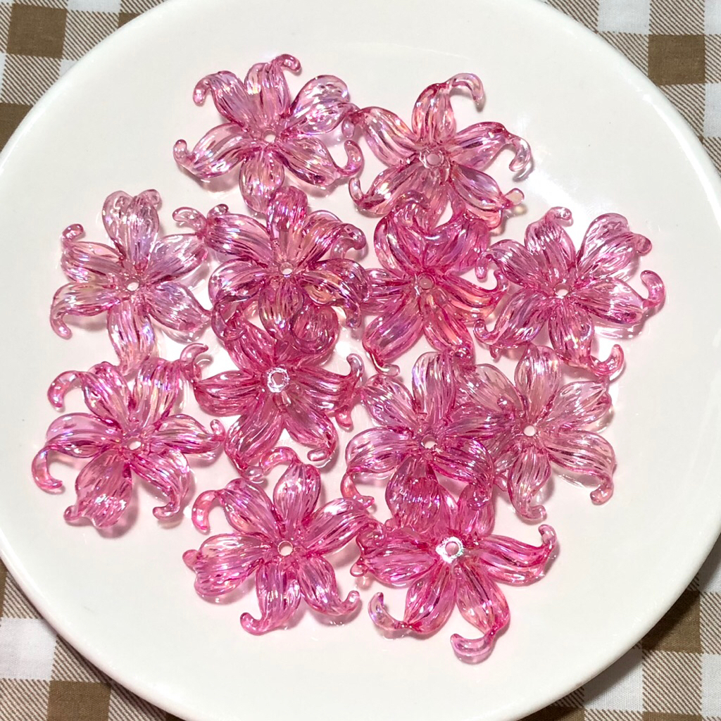 ลูกปัด ดอกกระดังงาขนาด4*4.5cm. สีสันต่างๆ ซองละ5-10ชิ้น พร้อมส่งจากไทย