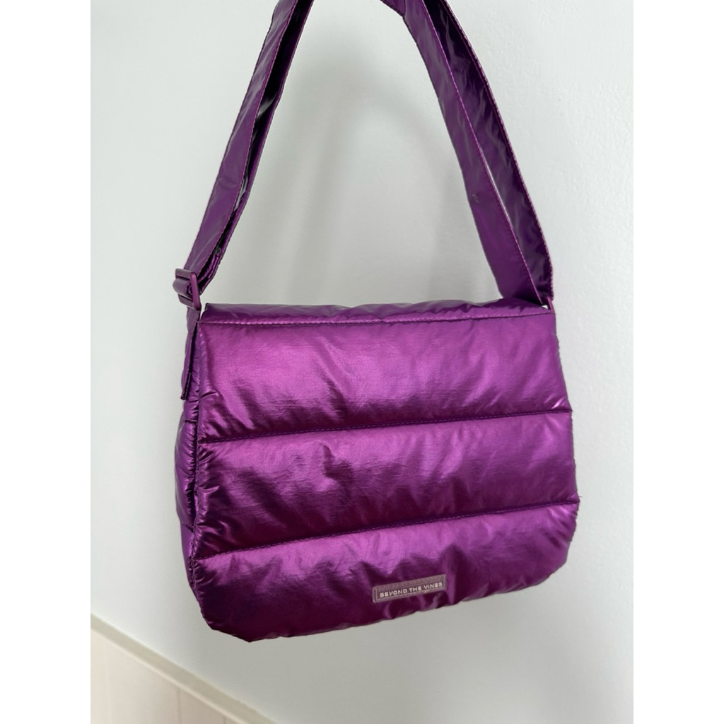 Beyond The Vines Poofy Bag Metallic มือสอง สภาพใหม่ ราคาถูก