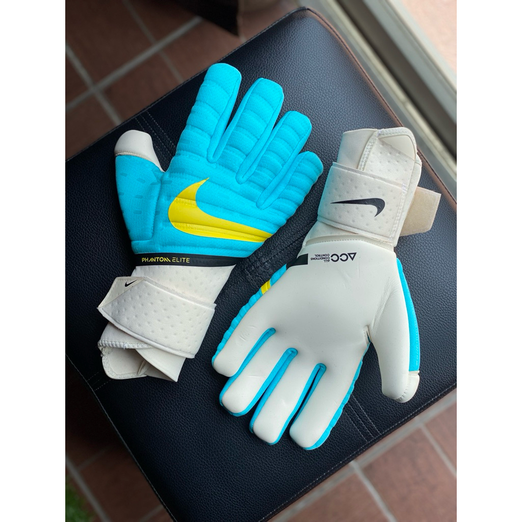ถุงมือโกล์ Nike Phantom Elite GK