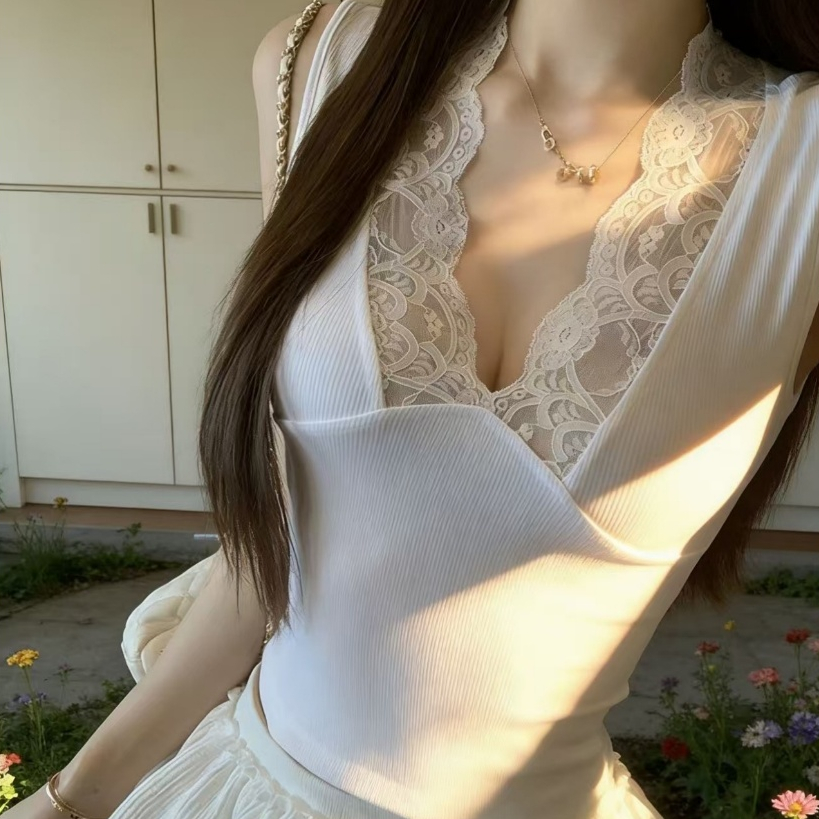 เสื้อกั๊กคอวีสุดเซ็กซี่สำหรับผู้หญิง สไตล์ใหม่ฤดูร้อนปี 2026 ตกแต่งด้วยลูกไม้ เหมาะสำหรับใส่เดี่ยวๆ หรือใส่เป็นเสื้อตัวใ