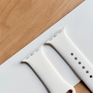 สาย White Sport Band สายสั้น(S/M) มือหนึ่ง ของแท้💯 ไม่มีกล่องนะคะ