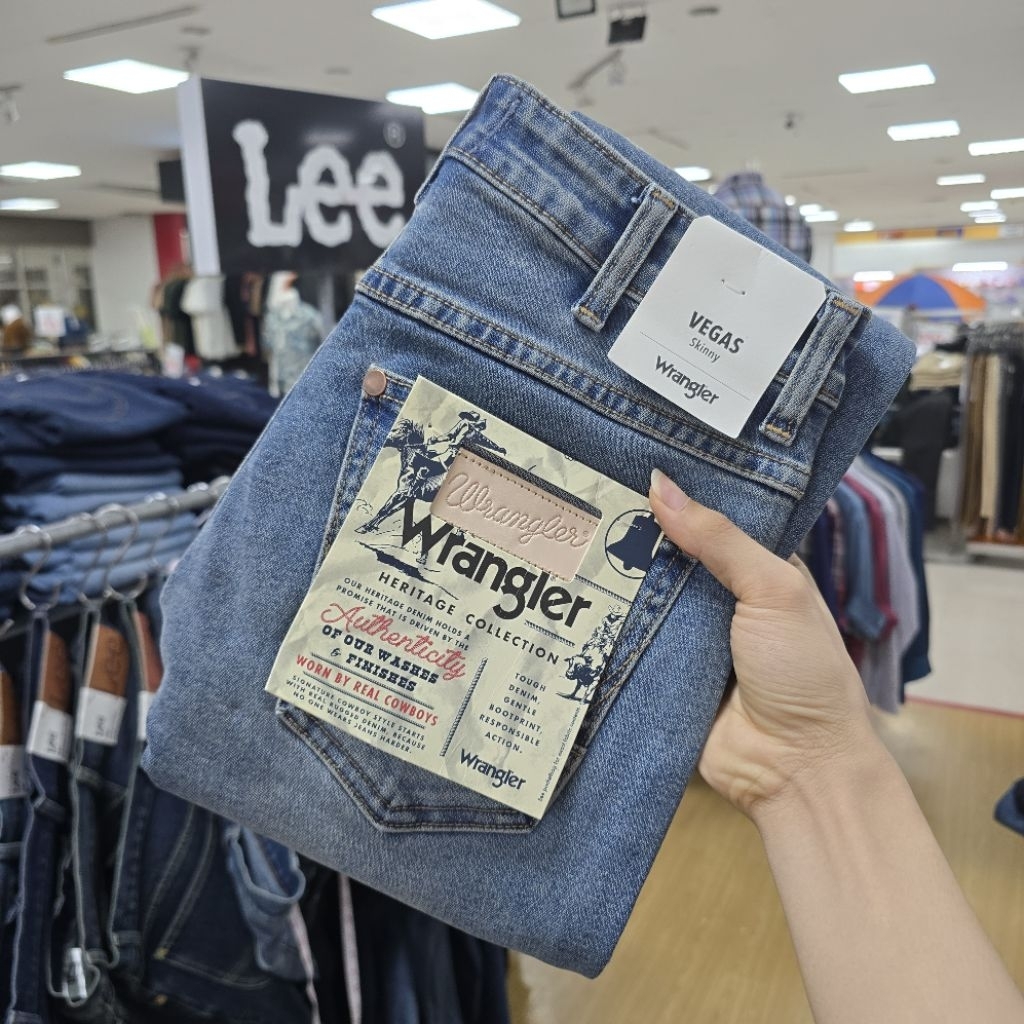 กางเกงยีนส์ Wrangler ผู้ชาย ทรงเดฟ[Vegas] สียีนส์อ่อน ผ้ายืด (รุ่นMVEGN21)
