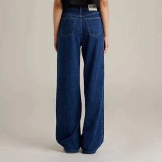 Mc JEANS (แม็คยีนส์) Online Exclusive กางเกงยีนส์ผู้หญิง กางเกงยีนส์ทรงปลายขากว้าง เอวกลาง สียีนส์ฟอกกลาง MFWP264