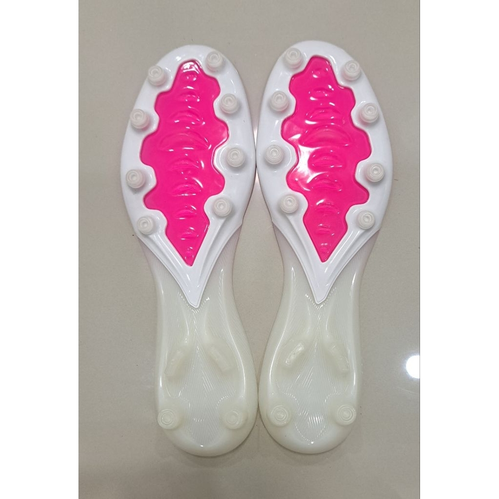 พื้นสตั๊ดปุ่ม AG Pro  หญ้าเทียม หญ้าจริง สีชมพู ขาว