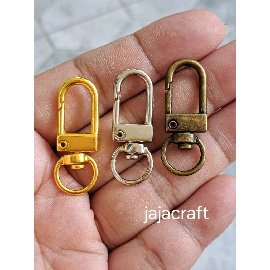 ตะขอเกี่ยวตัวยู สูง 3.4 cm. ช่องสอดด้านล่างกว้าง 0.9 cm. ราคาขายต่อ 1 ชิ้นคะ