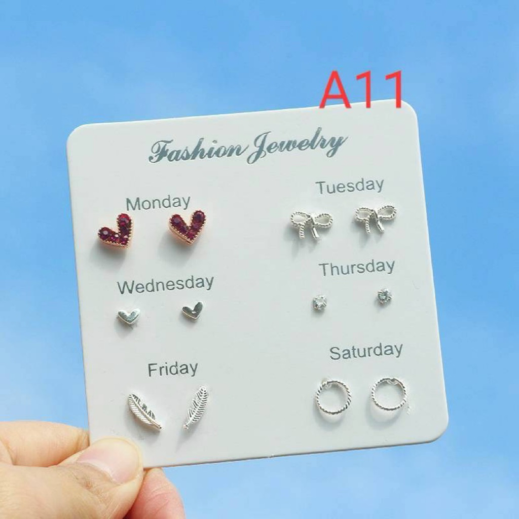 A11  เซตต่างหู 6 คู่ "Days of the Week" – เสริมลุคให้สนุก ไม่ซ้ำวัน! ✨