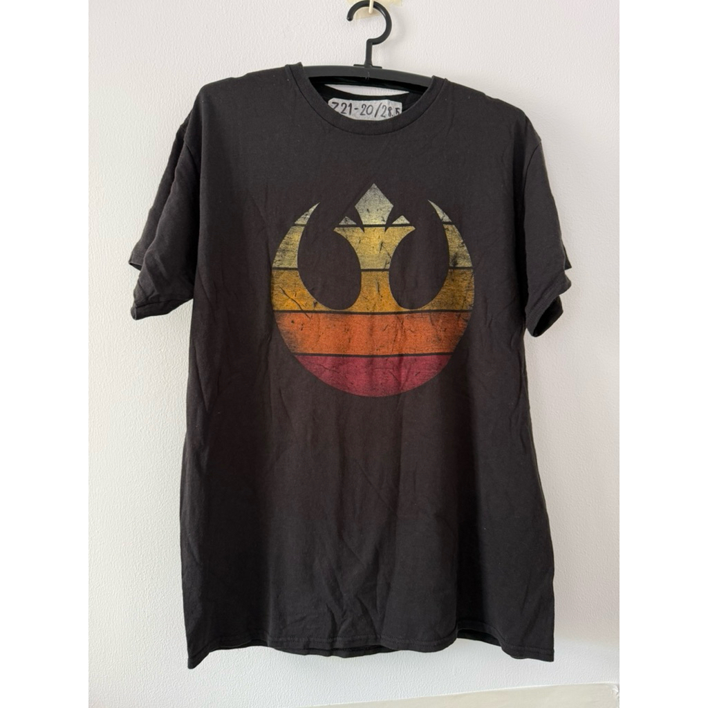 เสื้อยืดมือสองลาย STAR WALL SYMBOL ไซส์ M | 3ตัว100